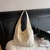 Bolsa de Ombro Única Leve Preguiçosa Nova Outono 2026 Simples Grande Capacidade para Ir ao Trabalho Compras Bolsa Tote Cor Sólida Fresca