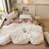 Juego de cuatro piezas de algodón gofrado suave, estilo fresco, con estampado de dibujos animados, ropa de cama para estudiantes, funda de edredón doble, sábana para uso doméstico