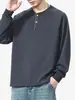 Ropa para Hombre Fengshe / Nueva Sudadera de Cuello Henley Holgada Estilo Americano para Primavera y Otoño 2026 / Top Versátil de Manga Larga para Hombre