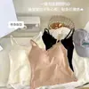Camisola de Encaje sin Costuras con Cuello en V para Mujer con Almohadillas en el Pecho, Estilo Puro y Atractivo, Hermoso Diseño en la Espalda, Adecuada para Usar como Prenda Exterior o en Capas, con Copas Fijas