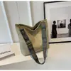 Bolsa de Ombro com Design Simples e de Nicho para Mulheres 2026 Nova Tendência Bolsa Transversal Grande Capacidade Bolsa Tote com Logo