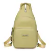 Bolsa Transversal Grande de Couro Sintético Estilo Retro Europeu e Americano 2026 Novo Modelo Simples Versátil Tecido de Nylon Casual Feminino Pequena Bolsa de Peito