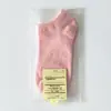 Embalaje separado calcetines de mujer color algodón transpirables color caramelo tobilleros bajos calcetines de barco para mujer calcetines de color liso puesto de calcetines venta al por mayor