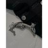 Yuran 26 Estilo Nuevo de Principios de Primavera Broche Collar Metálico Leopardo de Doble Curva Hilo de Alta Torsión Suéter de Punto Clásico Ajustado