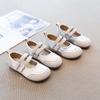 Sapatos de Couro para Meninas 2026 Primavera e Outono Estilo Princesa Sapatos de Solado Macio Combinação de Verão com Vestido Mocassins Prateados Sapatos Infantis