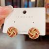 Aretes franceses de nicho con gota de esmalte retorcido en forma de círculo serpenteante, aretes de aguja de plata de alta gama de lujo ligero, nuevos aretes de moda 2024