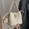 Bolsa de Mujer de Moda Súper Popular para Primavera/Verano 2026 Transfronteriza, Moderna, Exquisita, Sensación de Alta Gama, Bolso Cubo Cruzado de Hombro Único