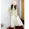 Saia Plissada Tricô Off-White para Mulheres Outono e Inverno 2025 Nova Cintura Alta Efeito Emagrecedor Saia Midi de Corte A para Pessoas Baixas