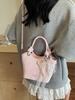 Bolsos de Moda de Este Año 2026 Nuevo Estilo de Verano Bolsos de Hombro de Nicho Bolsos Cruzados Tipo Cubo Versátiles y Elegantes