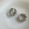 Pendientes de Lujo Accesible Retro Francés Elegantes Asimétricos Plisados de Gama Alta Estilosos Versátiles de Diseño de Nicho para Mujer