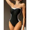 Maiô Feminino de Peça Única com Gola Halter em Pérolas, Blocos de Cor Preto e Branco Europeu e Americano, Cintura com Cordão para Emagrecer, para Férias na Praia