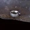 Anillo abierto de calavera con alas de plata de ley 925 vintage, artesanía tailandesa con acabado envejecido, anillo unisex personalizado de moda al por mayor