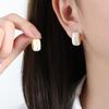 Pendientes largos de estilo Chanel de lujo ligero europeo y americano, de colores variados, con poste de titanio, estilo barroco multicolor opcional, pendientes dulces para mujer