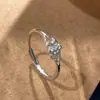 Anillo de Pareja Flor de Platycodon para el Día de San Valentín de Plata S925 Nicho Regalo de Vacaciones para Novia Anillo de Gama Alta bajo el Árbol Banyan