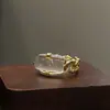 Anillo Irregular de Zirconia, Lujo Ligero y Sensación de Alta Gama, Anillo para Dedo Índice, Diseño de Personalidad Nicho, Joyería de Mano Moderna y Exquisita al por Mayor