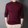 Tricô Pulôver Masculino Outono e Inverno de Venda Cruzada, Cor Sólida, Suéter Simples de Gola Alta Meia, Suéter Quente para Homens, Venda Direta da Fábrica
