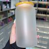 Vaso de sublimación de vidrio de color de 16 oz con tapa de color, transparente, esmerilado, con logotipo de transferencia térmica.