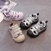 Sapatos Femininos 2026 Outono Novo Tênis de Malha Sola Macia Sapatos de Malha Respiráveis para Crianças Meninas Tênis de Skate Fashion