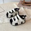 Sapatos de Caminhada Versáteis para Bebês e Crianças Pequenas Meninas 2026 Verão Nova Moda Sandálias Versáteis Abertas com Solado Macio para Meninos e Meninas