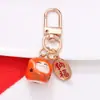 Estilo Chino Atrae Fortuna Cerámica Gato de la Suerte Llavero Colgante Estuche para Auriculares Bolso Encanto Accesorio Adornos Pequeños Venta al por Mayor