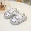 Sapatos de renda para meninas estilo balé modelo 2026 primavera e outono tênis brancos sapatos esportivos infantis tênis de bebê sapatos de treinamento para bebês