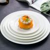 Venta al por mayor suministros de hotel blanco puro vajilla de cerámica plato llano plato de cena de restaurante plato para bistec fuente ins patrón imprimible