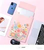 Funda para portátil compatible con MacBook Neo, hecha de material de cuero en la misma serie de colores, ofreciendo un toque premium
