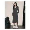 Vestido Base Tricot Renda Decote V Desejo Puro para Mulheres, Elegante Cinza Falso Duas Peças Vestido Interno Longo em Cinza Escuro