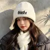 Nuevo gorro de punto estilo coreano 2026 con bordado simple de letras, un gorro de otoño versátil y cálido para mujer, diseñado para hacer que la cara parezca más pequeña