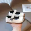 Sapatos Mary Jane Princesa Coreanos para Meninas 2025 Primavera Novo Solado Macio Versátil Estilo Pequeno Chanel Sapatos Individuais Sapatos de Couro para Bebês e Crianças Pequenas