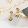 Pendientes Redondos de Diamante Geométrico Pequeños, Lindos y Dulces, Estilo Nuevo, Versátiles para el Viaje Diario, Joyería de Zirconia Femenina para Orejas