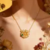 Collar de Flor Hueca Esmeralda de Gama Alta de Nicho con Cadena para Clavícula de Flor Chapada en Oro Arena Estilo Vintage, Regalo para Novia