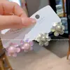Brincos de Flores Frescas 2025 Novo Estilo Brilhantes Diamante Doce Florzinha Primavera e Verão Brincos Simples Populares Brincos Populares Brincos