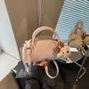 2026 Nuevo Bolso Cubo Retro para Viajes Diarios para Mujer Otoño/Invierno Gamuza Terciopelo Moda Simple Gran Capacidad Bolso Cruzado Madre-Hijo