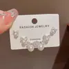 Exquisito y Moderno Set de Aretes de Tres Piezas con Lazo de Diamantes Completos y Perlas de Estilo Coreano con un Diseño Único y Sencillo