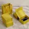 Esquema de color de diseñador papel reciclado texturizado caja amarilla con tapa abatible magnética, disponible en stock, personalizable con diseño gratuito para cajas de joyería