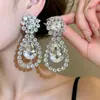 Pendientes de gota de agua incrustados con diamantes transfronterizos europeos y americanos, Pendientes sencillos y de moda, Lujo ligero, Sensación de alta gama, Accesorios para orejas inspirados en el diseño