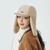 Novo Chapéu Lei Feng de Pelúcia Retrô de Inverno para Ciclismo ao Ar Livre, à Prova de Vento, Quente, Versátil, com Forro de Fleece, Proteção para Orelhas do Nordeste, Chapéu de Algodão