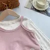 Roupas de Menina para Primavera e Outono Camiseta Bebê Estilosa Infantil Tendência Marca Doce Renda Floral Acabamento Colete e Conjunto de Suspensório