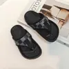 Chinelos Infantis Verão 2026 Novo Modelo Sapatos Casuais Infantis para Meninas e Crianças Maiores Sandálias de Encaixe para Uso Externo