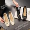 Zapatos planos pequeños de piel de vaca de primera capa para mujer 2025 Verano Nuevo estilo Boca poco profunda Cuero genuino Tacón bajo Charol Casual Zapatos de mujer Dropshipping