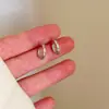 Pendientes de Plata de Ley 925 con Pasador Estilo Francés de Alta Calidad con Pequeños Guisantes Dorados Pendientes Pequeños Simples para Mujer Pendientes de Estilo Frío Versátiles