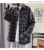 Camisa de manga larga a cuadros americana para hombre, otoño y primavera, estilo coreano suelto, moderna, casual, retro, prenda exterior, camisa suelta cepillada, venta al por mayor