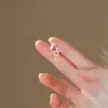 Exquisitos Aretes de Conejo y Zanahoria Estilo Coreano para Mujer, Lujo Accesible Diseño de Nicho, Elegantes de Gama Alta, Aretes Simples y Versátiles
