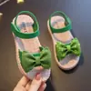 Sandalias para Niñas Verano Nuevo Versión Coreana Niños Medianos y Grandes Casual Planas Suela Suave Zapatos de Princesa Versátiles Zapatos de Playa para Niñas Pequeñas
