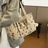 Colección Otoño 2026: Bolso de Hombro/Tote Elegante y Versátil de Gran Capacidad con Diseño de Lunares Plisados