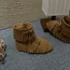 Botines de estilo étnico con flecos para mujer, nueva colección primavera/otoño 2026, botas vaqueras versátiles de tacón medio, diseño calado, suela plana y característica interna para aumentar la altura