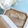 Moda Europeia e Americana Pudim de Creme Exquisito Pequeno Padrão de Onda de Diamante Anel de Zircônia para Mulheres, Empilhável Simples Versátil Design de Nicho