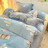 Conjunto de Quatro Peças Estampado de Lã de Leite para Inverno Capa de Edredom Espessa e Quente de Lã Coral Lençol de Cama Conjunto de Três Peças para Cama de Dormitório Estudantil