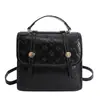 Mochila para Mujer con Relieve de Nicho Súper Popular 2026 Nueva Mochila Versátil Otoño Tendencia Venta Caliente Exquisita Bolsa Escolar Pequeña